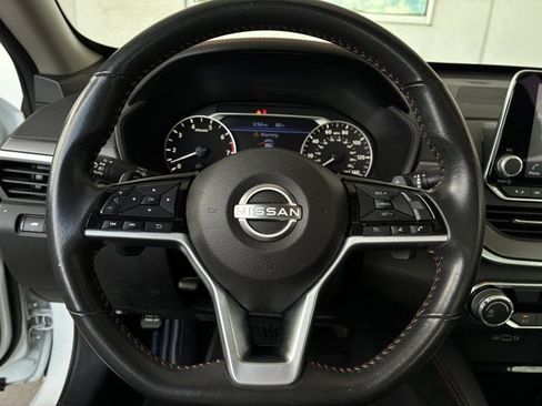 Used 2025 Nissan Altima 2.5 SR FWD image 16