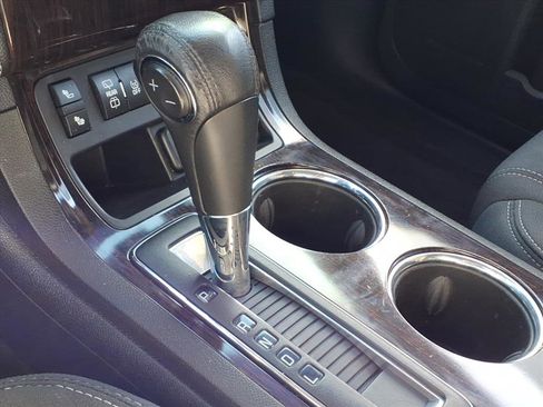 Used 2017 Chevrolet Traverse LT image 15