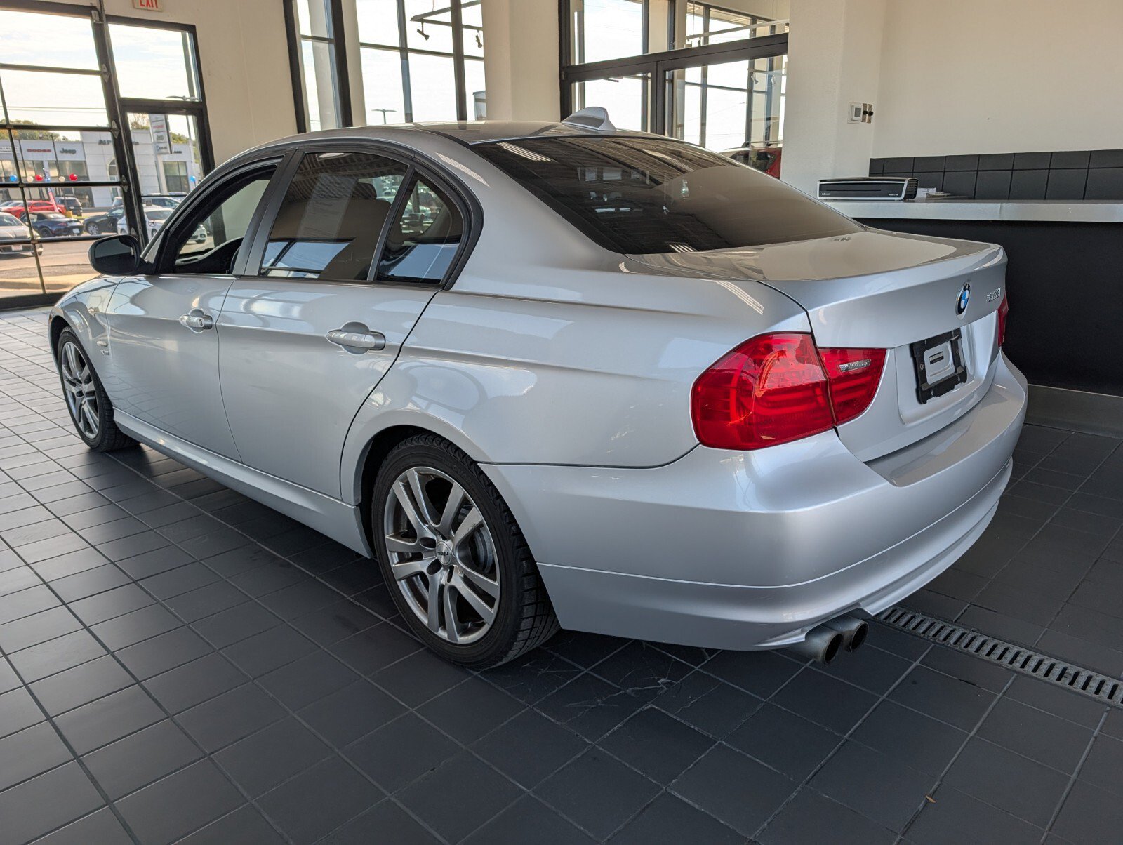 Used 2009 BMW 328i xDrive Sedan AWD/4WD image 5