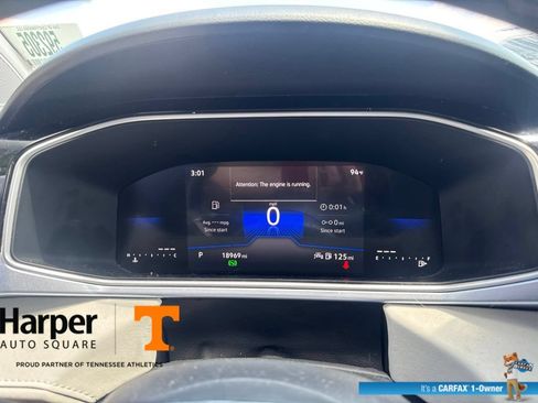 Used 2025 Volkswagen Taos SE w/ Panoramic Sunroof Package FWD image 15