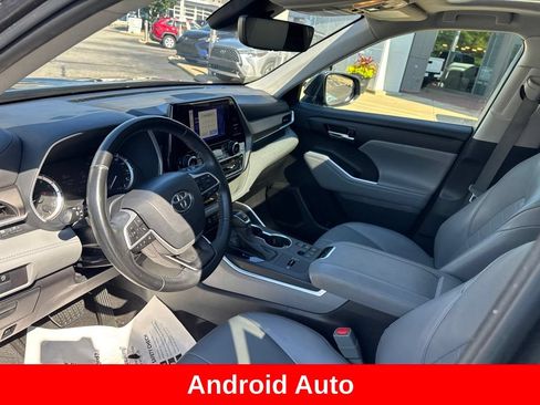 Used 2023 Toyota Highlander XLE FWD image 13