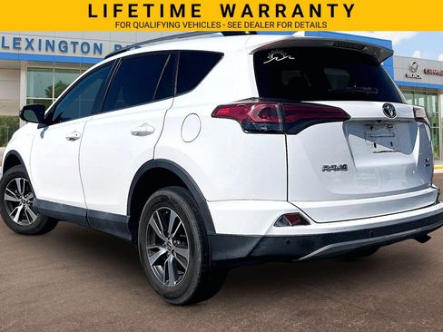 Used 2018 Toyota RAV4 XLE AWD/4WD image 3