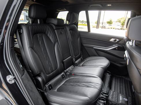 Used 2024 BMW X7 M60i AWD/4WD image 40