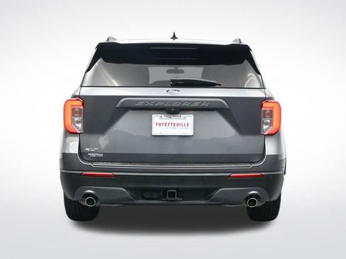 Used 2022 Ford Explorer XLT w/ Equipment Group 202A image 7
