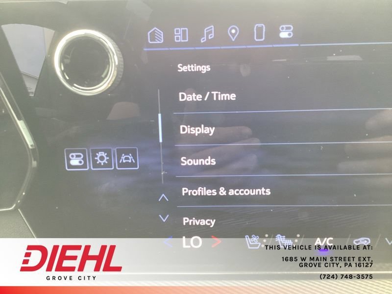 Used 2024 Chevrolet Traverse RS AWD/4WD image 45