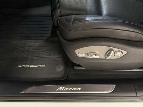 Certified 2026 Porsche Macan AWD/4WD image 29