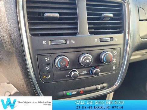 Used 2019 Dodge Grand Caravan SE w/ UConnect Hands-Free Group image 24