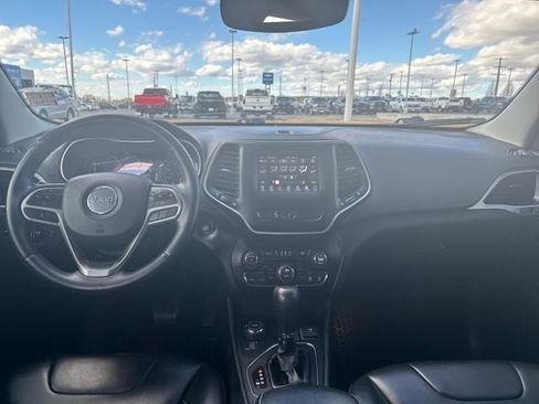 Used 2019 Jeep Cherokee Latitude Plus w/ Comfort/Convenience Group image 12