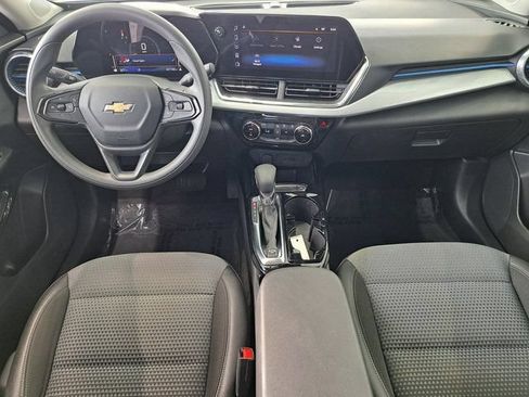 Used 2025 Chevrolet Trax LT FWD image 26