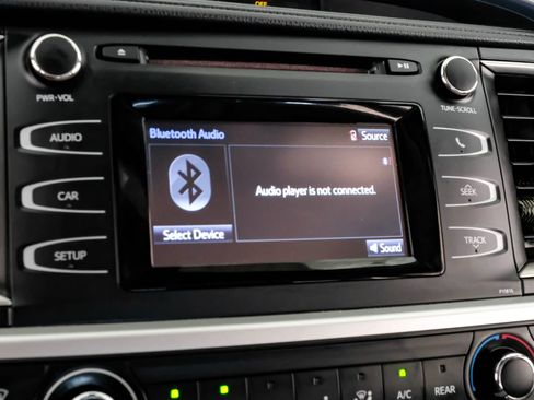 Used 2019 Toyota Highlander LE image 23