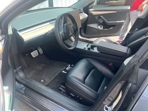 Used 2023 Tesla Model 3 Performance image 2