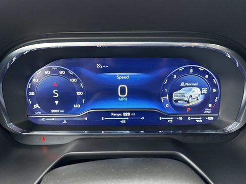 Used 2024 Chevrolet Tahoe LT w/ Luxury Package image 11