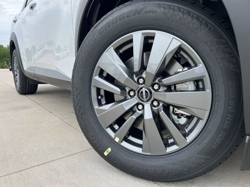 New 2026 Nissan Pathfinder SV image 6