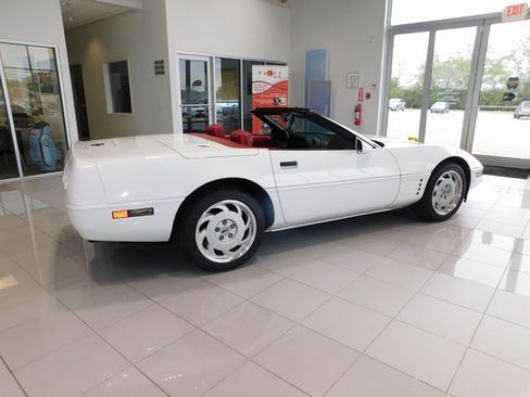 Used 1991 Chevrolet Corvette Convertible image 3