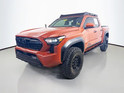 Used 2025 Toyota Tacoma TRD Off-Road w/ TRD Off Road Upgrade Package AWD/4WD image 3