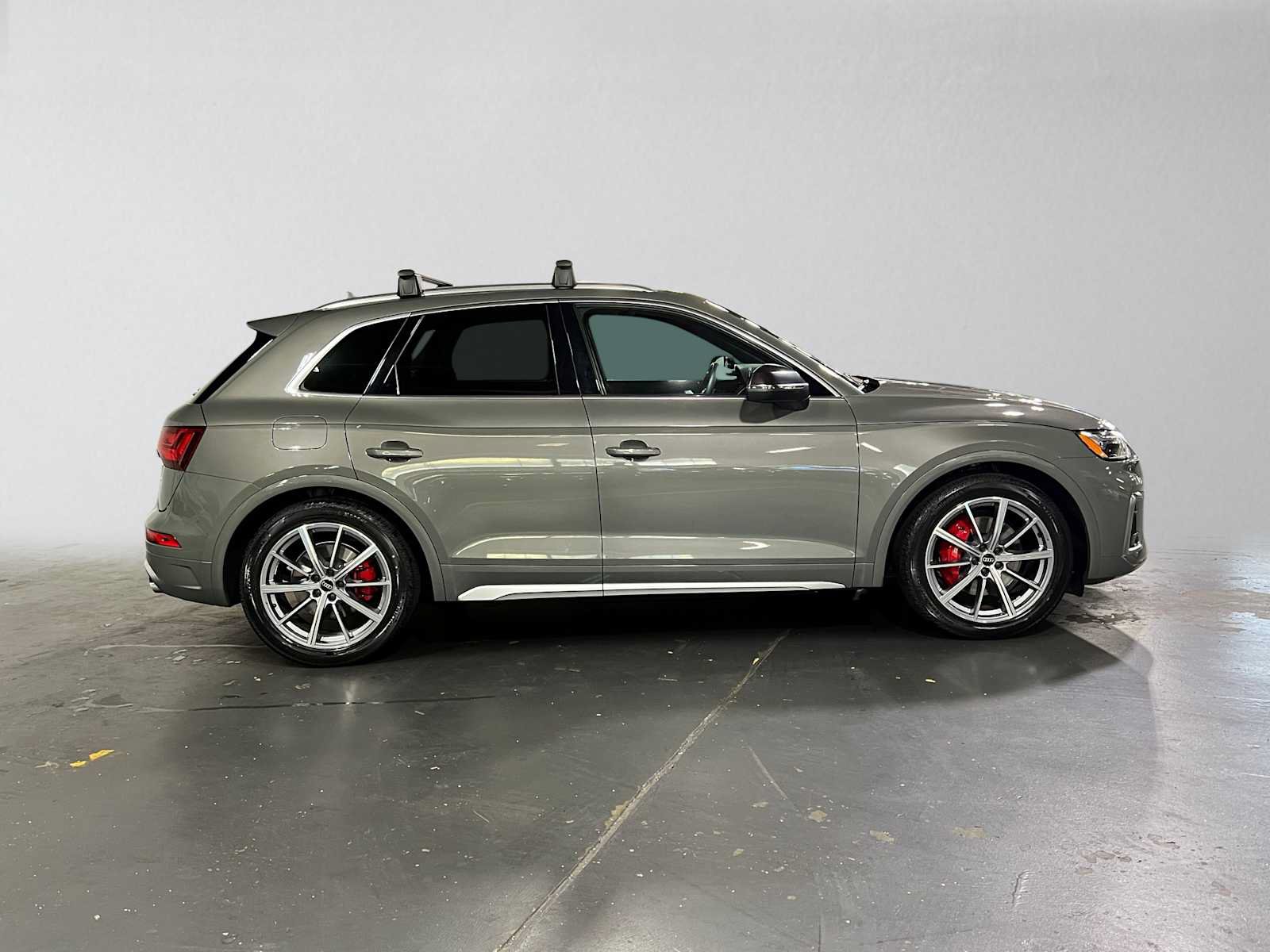 Used 2024 Audi SQ5 Premium Plus w/ Premium Plus Package AWD/4WD image 2