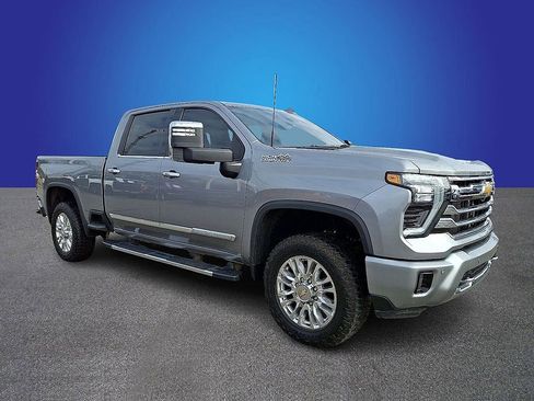 Used 2025 Chevrolet Silverado 2500 High Country w/ High Country Premium Package image 3
