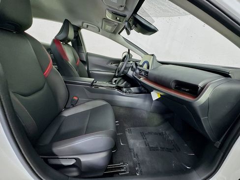 Used 2025 Toyota Prius Plug-In Hybrid FWD image 32