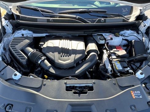 Used 2025 GMC Acadia Denali w/ Super Cruise Package image 8