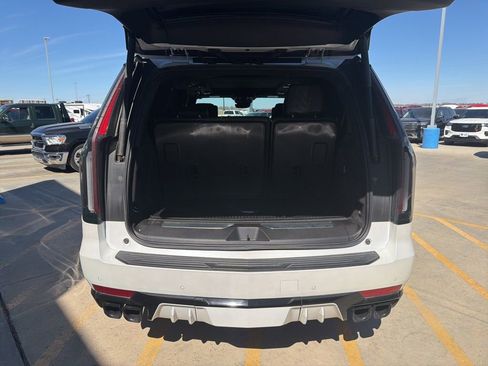 Used 2024 Cadillac Escalade V w/ LPO, ONYX Package image 21