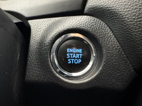 Used 2022 Toyota RAV4 XLE AWD/4WD image 21