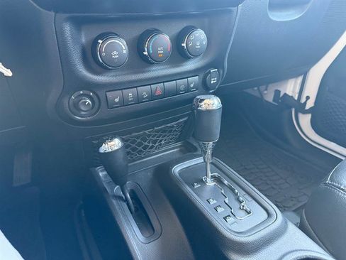 Used 2017 Jeep Wrangler Unlimited Sahara image 23