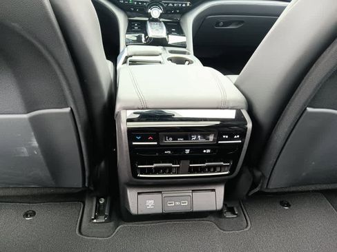 Used 2023 Acura MDX SH-AWD image 17