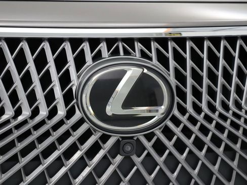 Used 2019 Lexus LS 500 w/ Interior Upgrade Package RWD image 9