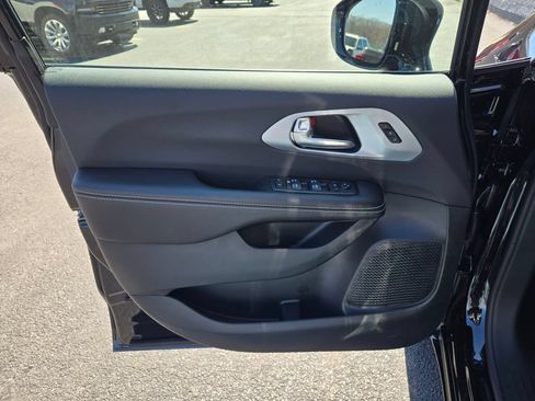 New 2026 Chrysler Pacifica Limited AWD/4WD image 11