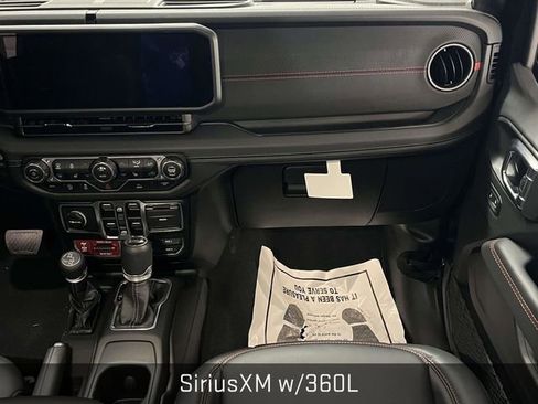 Certified 2025 Jeep Gladiator Rubicon w/ Dual Top Group image 18