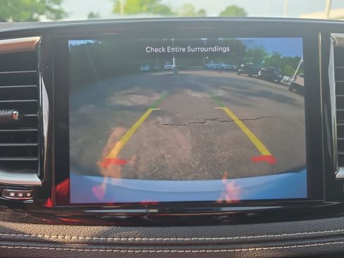 Used 2024 Chrysler Pacifica Limited FWD image 26