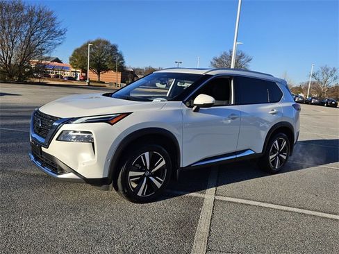 Used 2021 Nissan Rogue Platinum image 3