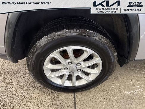 Used 2021 Jeep Grand Cherokee Laredo w/ Security & Convenience Group image 29