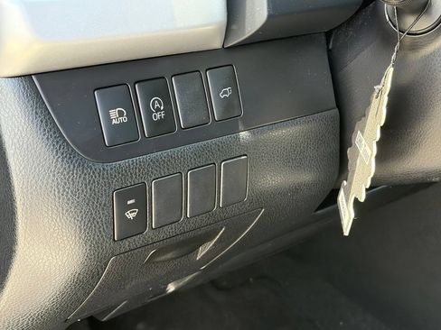Used 2019 Toyota Highlander Plus FWD image 8
