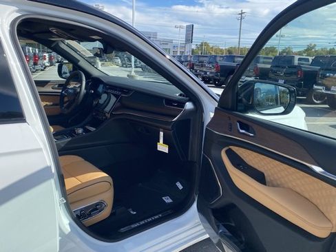 New 2025 Jeep Grand Cherokee L Summit w/ Advanced Protech Group IV image 44