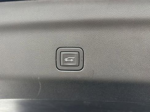 Used 2025 Chevrolet Suburban Z71 AWD/4WD image 30