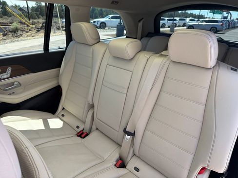Used 2021 Mercedes-Benz GLS 450 4MATIC image 22