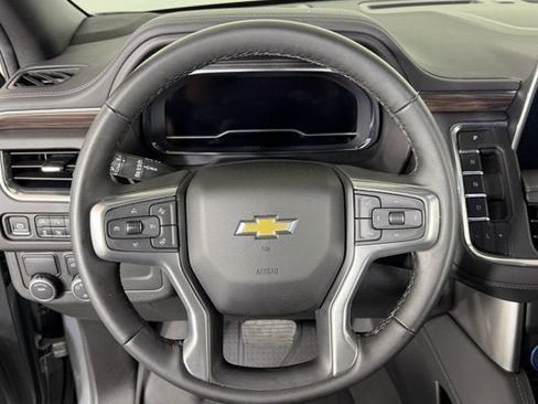 Used 2024 Chevrolet Suburban LT w/ Luxury Package RWD image 11