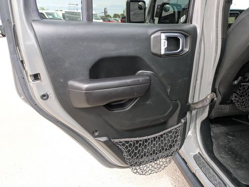 Used 2021 Jeep Gladiator Rubicon AWD/4WD image 14