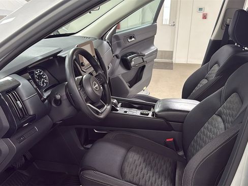 Used 2022 Nissan Pathfinder S image 12