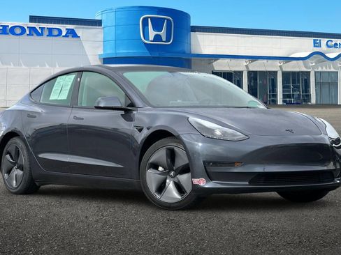 Used 2023 Tesla Model 3 Standard Range image 1