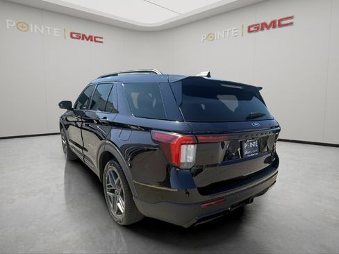 Used 2025 Ford Explorer ST-Line w/ ST-Line Street Pack AWD/4WD image 7