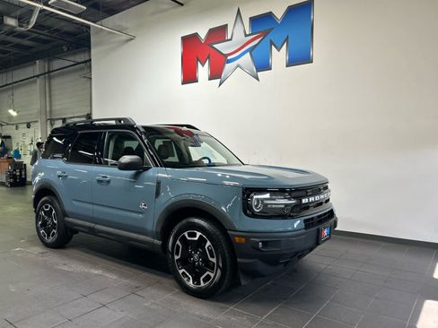 Used 2022 Ford Bronco Sport Outer Banks w/ Tech Package AWD/4WD image 2
