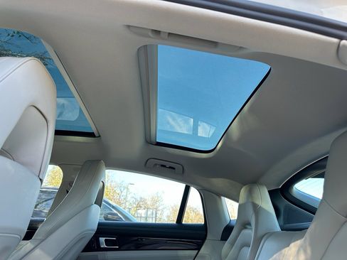 Used 2018 Porsche Panamera 4 image 28