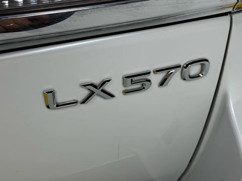 Used 2013 Lexus LX 570 4WD image 12
