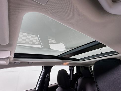 Used 2021 Jeep Renegade Latitude image 4