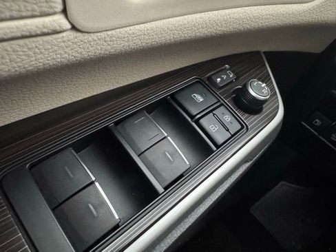 Certified 2021 Toyota Sienna Platinum image 20