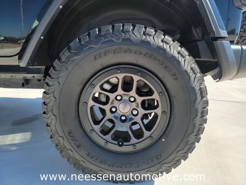 Used 2023 Jeep Wrangler Unlimited Rubicon w/ Xtreme 35 Tire Package image 32