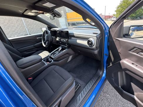 Used 2023 Chevrolet Colorado LT AWD/4WD image 35