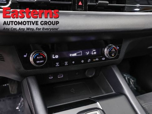 Used 2024 Mitsubishi Outlander SE AWD/4WD image 19
